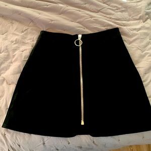 Zara womens xs suede like black skirt with zipper